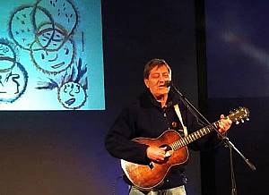 ma l'amore no, lo spettacolo di beppe elia al museo civico di san cesario di lecce